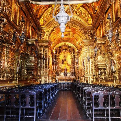 A Visão da Igreja de São Francisco no Rio de Janeiro! Um Testemunho Barroco em Tons Dourados e Azuis Vibrante