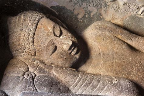 Ajanta Buddha: Uma Estudo em Realismo e Espiritualidade Intensa!