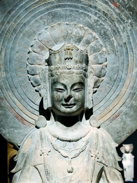  Bodhisattva de Vênus com um Sorriso Misterioso e Olhos Que Penetram a Alma!