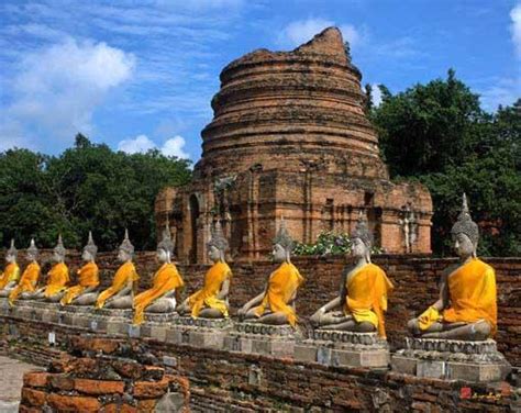 O Phra Chao Ayothaya com seus detalhes meticulosos e cores vibrantes!