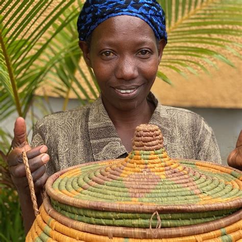  The Basket Weaver, Um Retrato Vibrante e Uma Alegoria da Vida Rural!